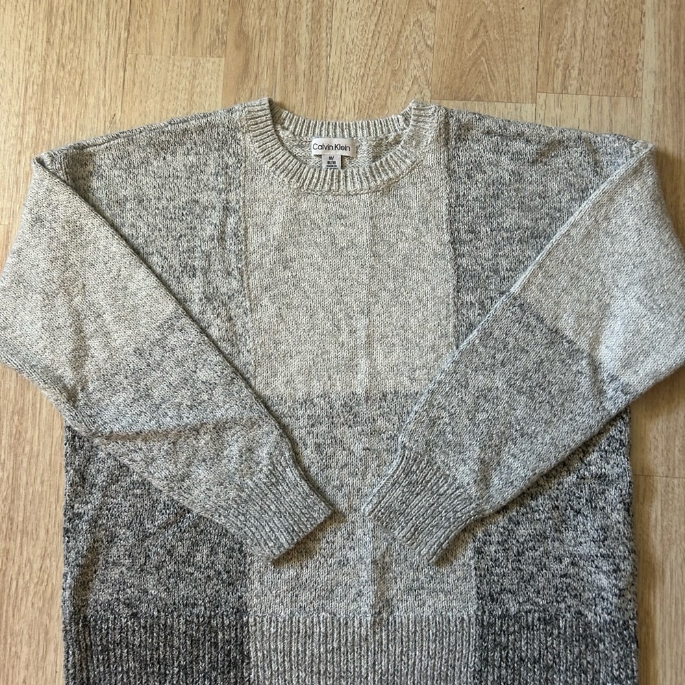 Calvin Klein Colorblock Knit Sweater
Size: M